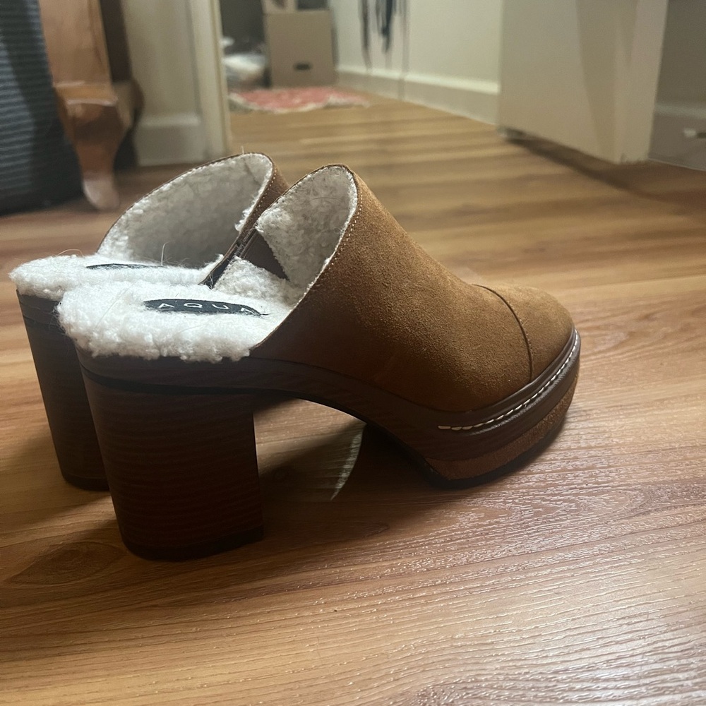 AQUA Women's Sasha Block Heel Clogs 
#boho #’70s